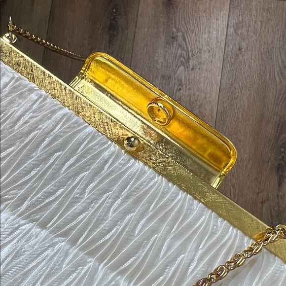 Le Regale White with Goldtone Hardware Vintage Evening Bag - Picture 5 of 9